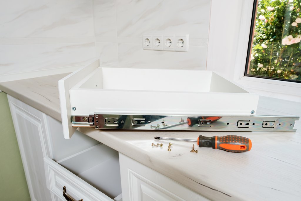 How to install drawer slides?